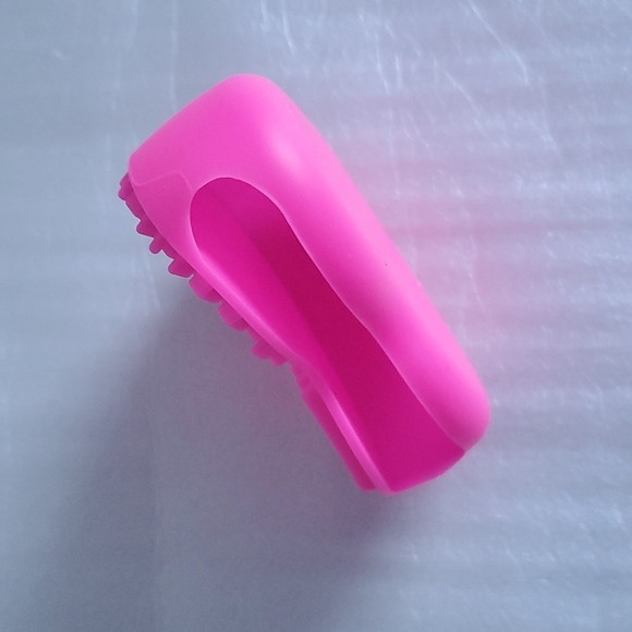 Heart Shaped Brush Cleaner - Picture 4 of 4